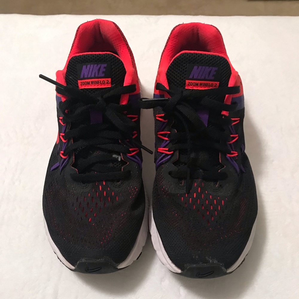 Woman’s Nike Zoom Winflo 2 size 7